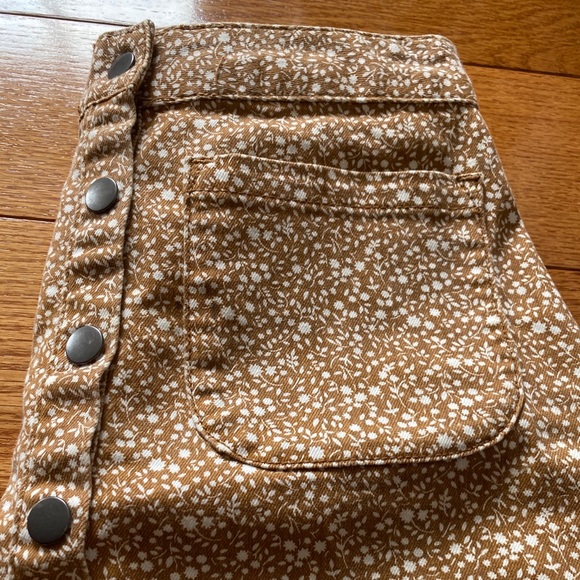 Urban Outfitters buttoned brown floral skirt - Picture 3 of 4